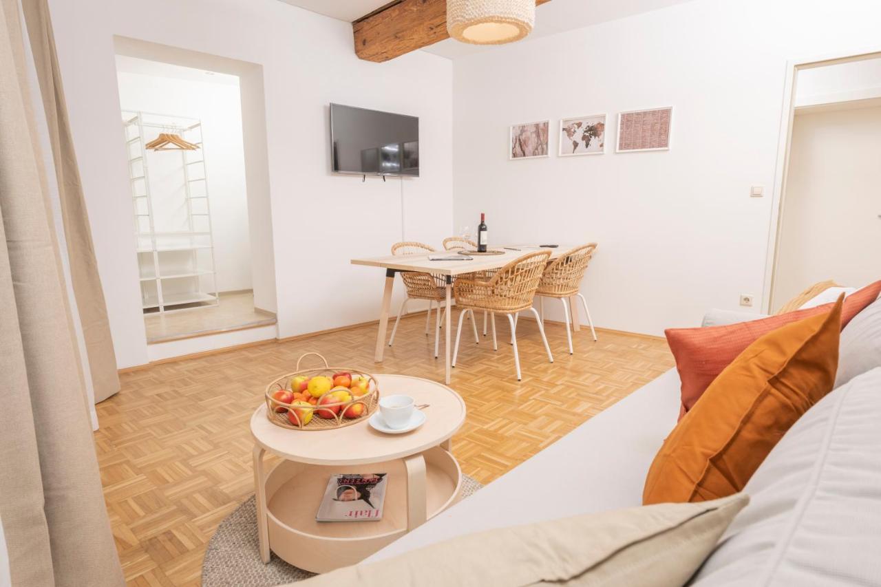 Zum Grazer Uhrturm Appartement Buitenkant foto