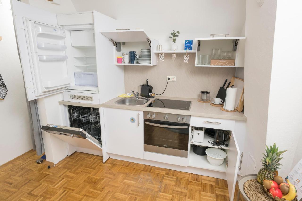 Zum Grazer Uhrturm Appartement Buitenkant foto
